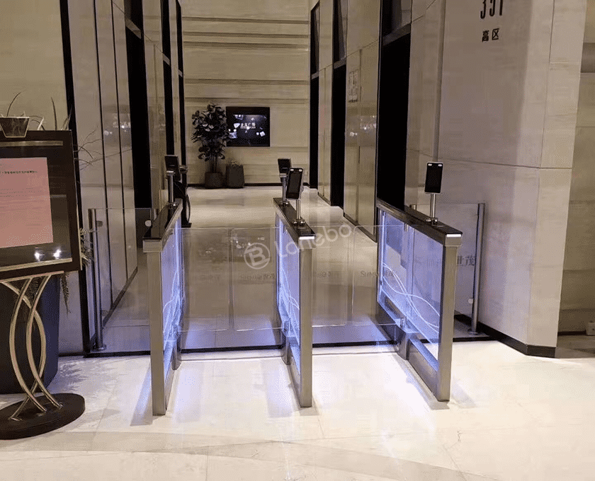 Swing turnstile